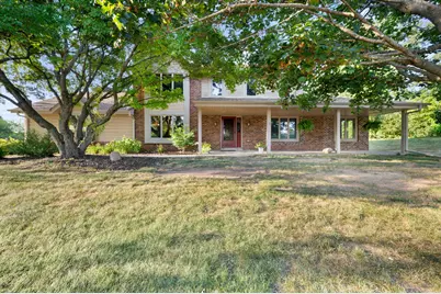 S67W23715  Fernwood Ct, Vernon, WI 53189 - Photo 2