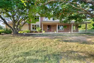 S67W23715 Fernwood Ct, Vernon, WI 53189 - Photo 2
