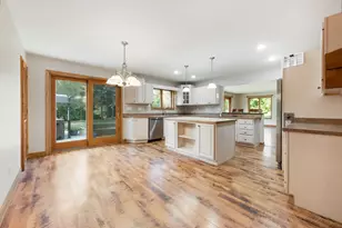 S67W23715 Fernwood Ct, Vernon, WI 53189 - Photo 8