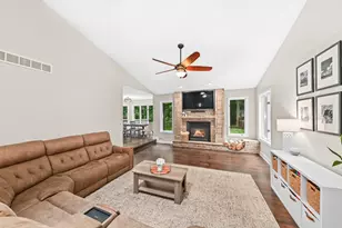 N64W33946 Lakeview Dr, Merton, WI 53066 - Photo 4