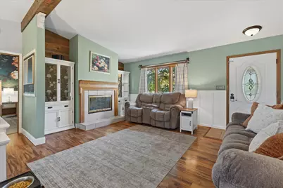 2021  4 Mile Rd, Racine, WI 53402 - Photo 8
