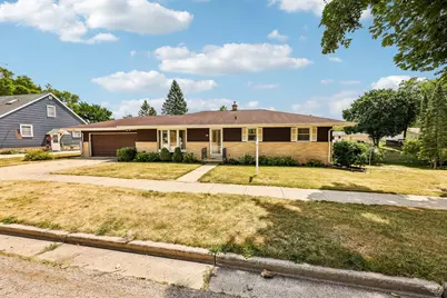 443  Park Ave, Burlington, WI 53105 - Photo 2