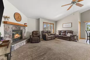 10365 S Kelly Dr, Oak Creek, WI 53154 - Photo 6