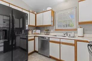 10365 S Kelly Dr, Oak Creek, WI 53154 - Photo 20