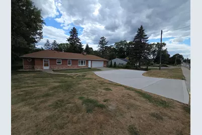 2027  Summit Ave, Waukesha, WI 53188 - Photo 2