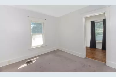 700  Grove Ave, Racine, WI 53405 - Photo 10