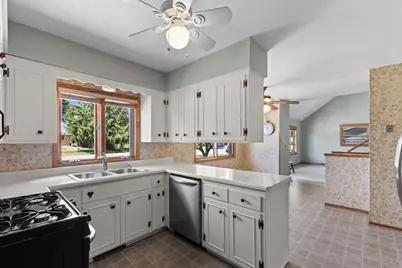 5429  Erie St, Racine, WI 53402 - Photo 10