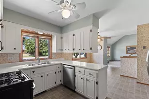 5429 Erie St, Racine, WI 53402 - Photo 10