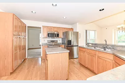 11042 W Villa Ave, Milwaukee, WI 53224 - Photo 12