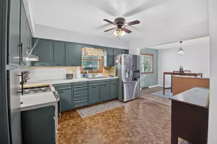 586 Oak St, Burlington, WI 53105 - Photo 12