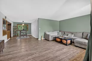 586 Oak St, Burlington, WI 53105 - Photo 2