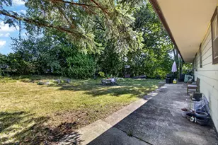 586 Oak St, Burlington, WI 53105 - Photo 20