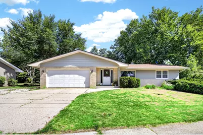 586  Oak St, Burlington, WI 53105 - Photo 1