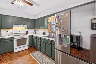 586 Oak St, Burlington, WI 53105 - Photo 10