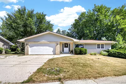 586  Oak St, Burlington, WI 53105 - Photo 2