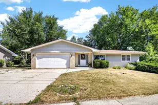 586 Oak St, Burlington, WI 53105 - Photo 1