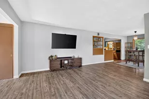 586 Oak St, Burlington, WI 53105 - Photo 6