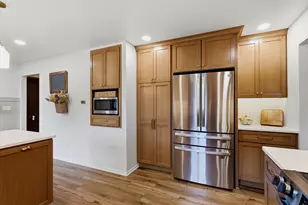 1020 S Washington Dr, Howards Grove, WI 53083 - Photo 4