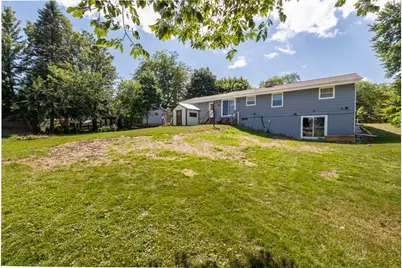 176  Ridgeway Dr, Dousman, WI 53118 - Photo 8