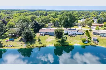 176  Ridgeway Dr, Dousman, WI 53118 - Photo 4