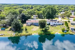 176 Ridgeway Dr, Dousman, WI 53118 - Photo 4