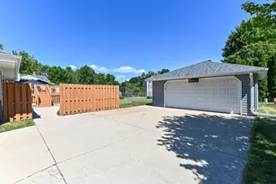 3310 E Woodview Ave, Oak Creek, WI 53154 - Photo 28