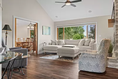 4033  Beverly Dr, Onalaska, WI 54650 - Photo 4