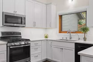 4033 Beverly Dr, Onalaska, WI 54650 - Photo 10
