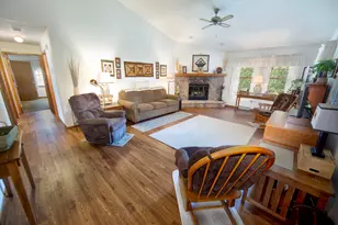 4130 W Thorncrest Dr, Franklin, WI 53132 - Photo 2