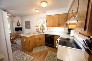 4130 W Thorncrest Dr, Franklin, WI 53132 - Photo 8