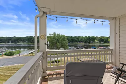 2107  Landings Ln, Delavan, WI 53115 - Photo 4