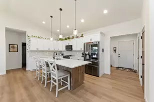 274 Weston Rd, Holmen, WI 54636 - Photo 8