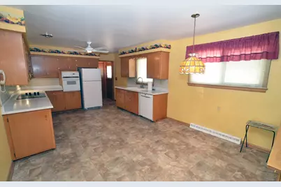 2672 N 115th St, Wauwatosa, WI 53226 - Photo 6