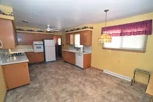2672 N 115th St, Wauwatosa, WI 53226 - Photo 6
