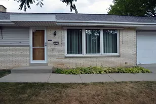 2672 N 115th St, Wauwatosa, WI 53226 - Photo 2