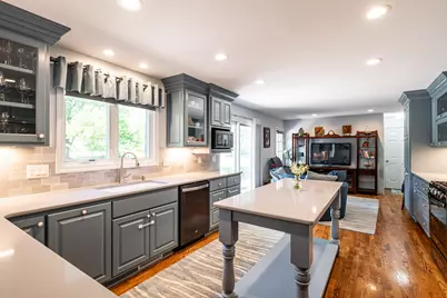 9439 N Broadmoor Rd, Bayside, WI 53217 - Photo 6