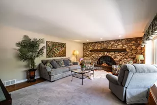 9439 N Broadmoor Rd, Bayside, WI 53217 - Photo 14