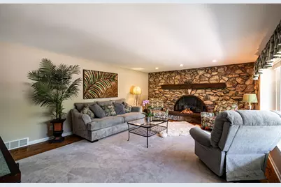 9439 N Broadmoor Rd, Bayside, WI 53217 - Photo 12