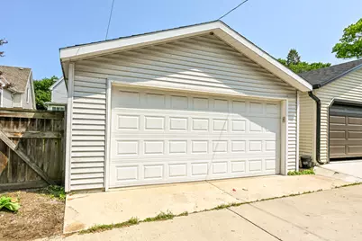 3457 N Bartlett Ave, Milwaukee, WI 53211 - Photo 32