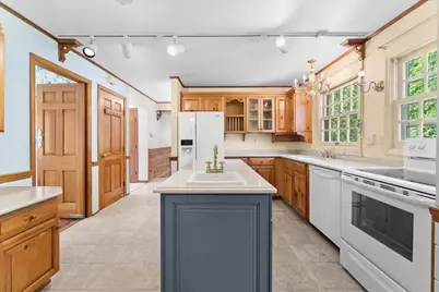 11645 N Hillside Ln, Mequon, WI 53092 - Photo 14