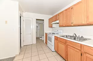 2520 N Murray Ave, Milwaukee, WI 53211 - Photo 10