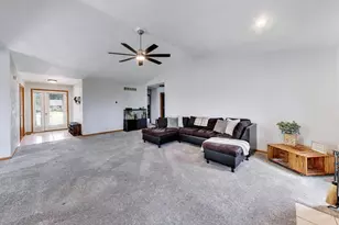 528 Valencia Dr, Delavan, WI 53115 - Photo 4