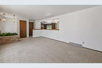 2418  Pershing Ave, Sheboygan, WI 53083 - Photo 4
