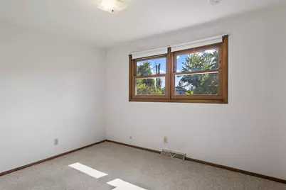 2418  Pershing Ave, Sheboygan, WI 53083 - Photo 12