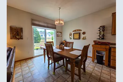 601  Bridlewood Ln, Watertown, WI 53094 - Photo 12