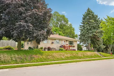 2709  13th Ave, South Milwaukee, WI 53172 - Photo 2