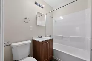 2640 N 41st St, Milwaukee, WI 53210 - Photo 32