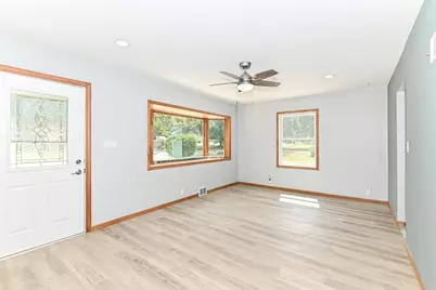 W190S7635  Circle Dr, Muskego, WI 53150 - Photo 4