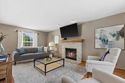 424  North Shore Ct, Pewaukee, WI 53072 - Photo 2