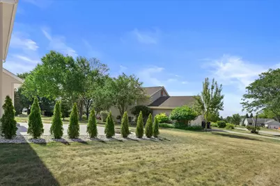 424  North Shore Ct, Pewaukee, WI 53072 - Photo 36